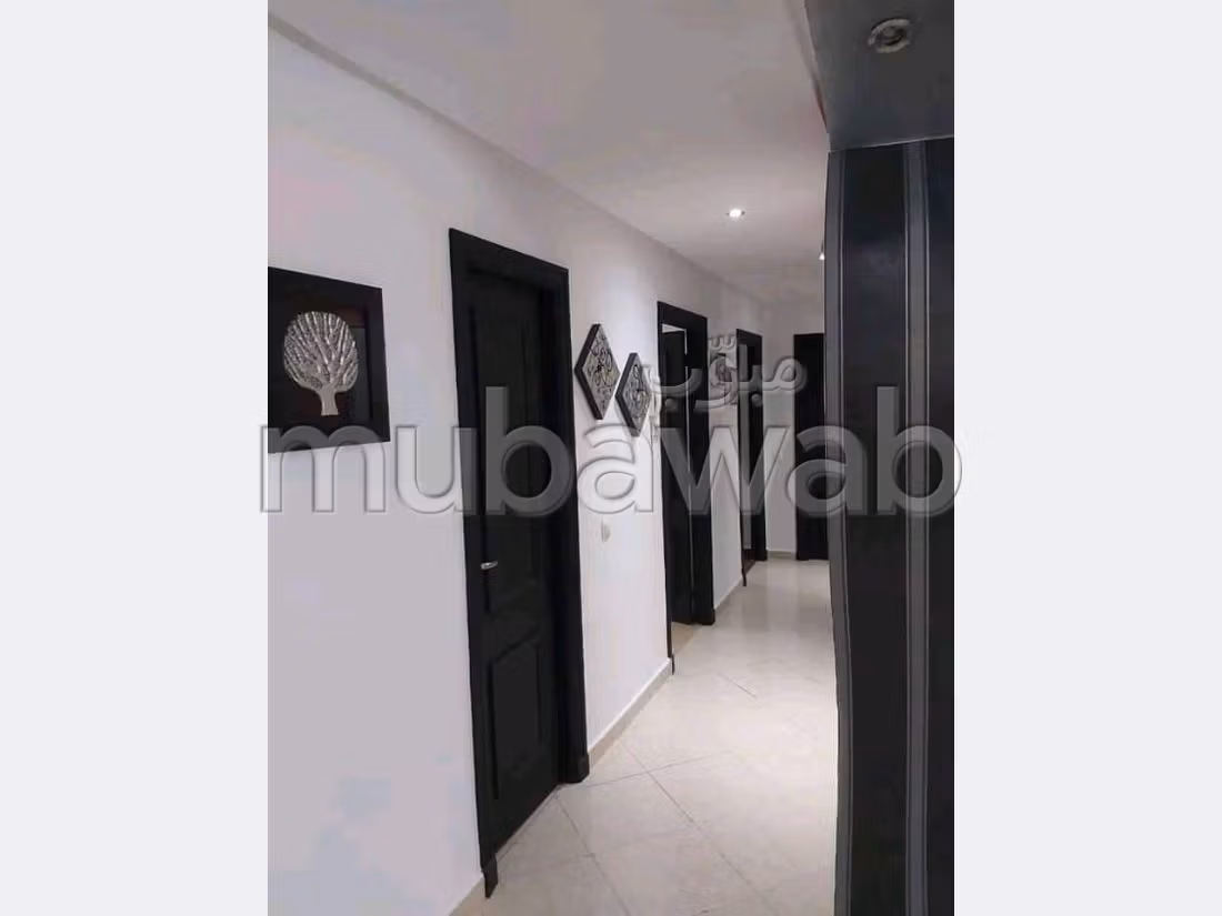 شقة للإيجار بمرجان. 4 قطع مريحة. مصعد وشرفة