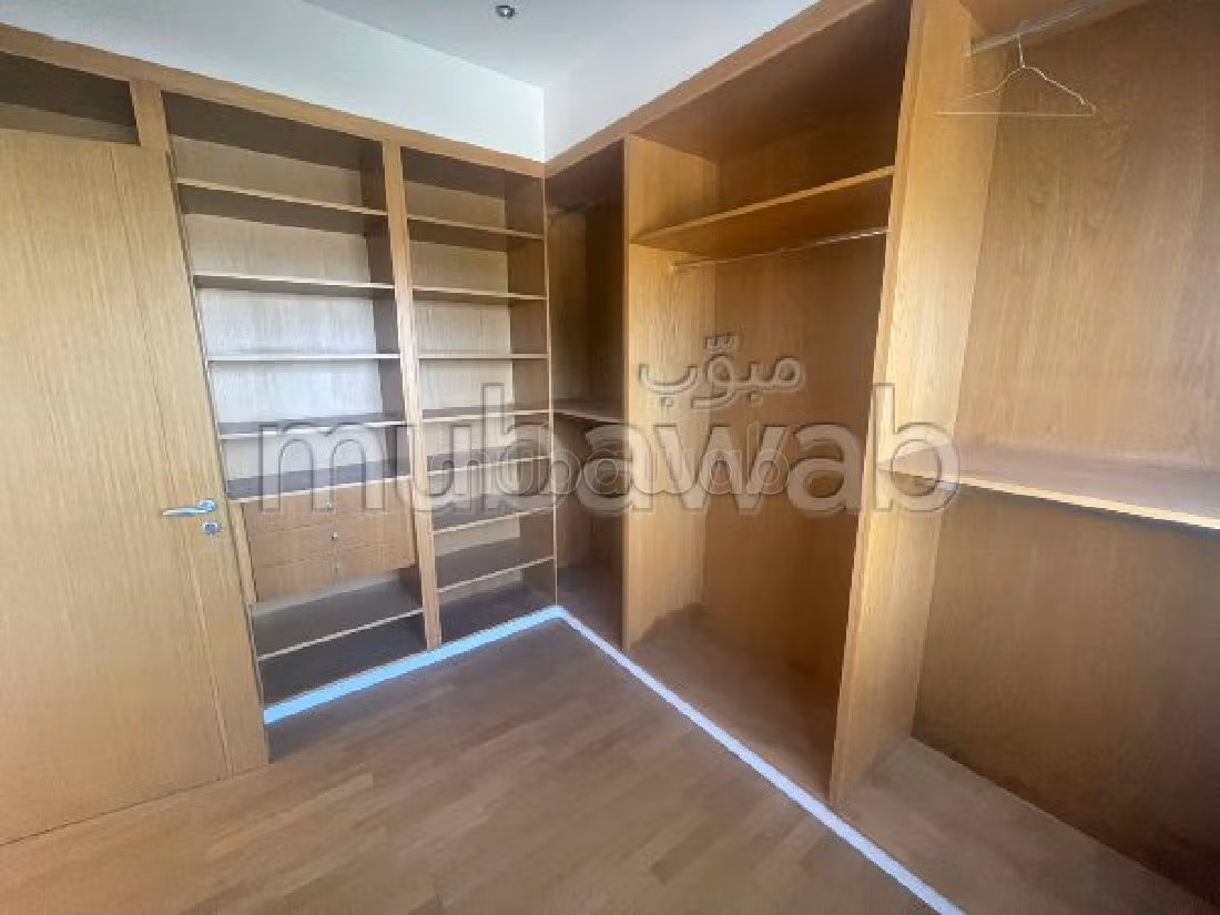 Luxury Villa for rent in Hassan - Centre Ville. Dimension 800 m². Secured door, General satellite dish. 