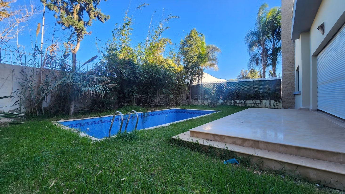 Magnifique villa à vendre 
Bouskoura résidence fermée