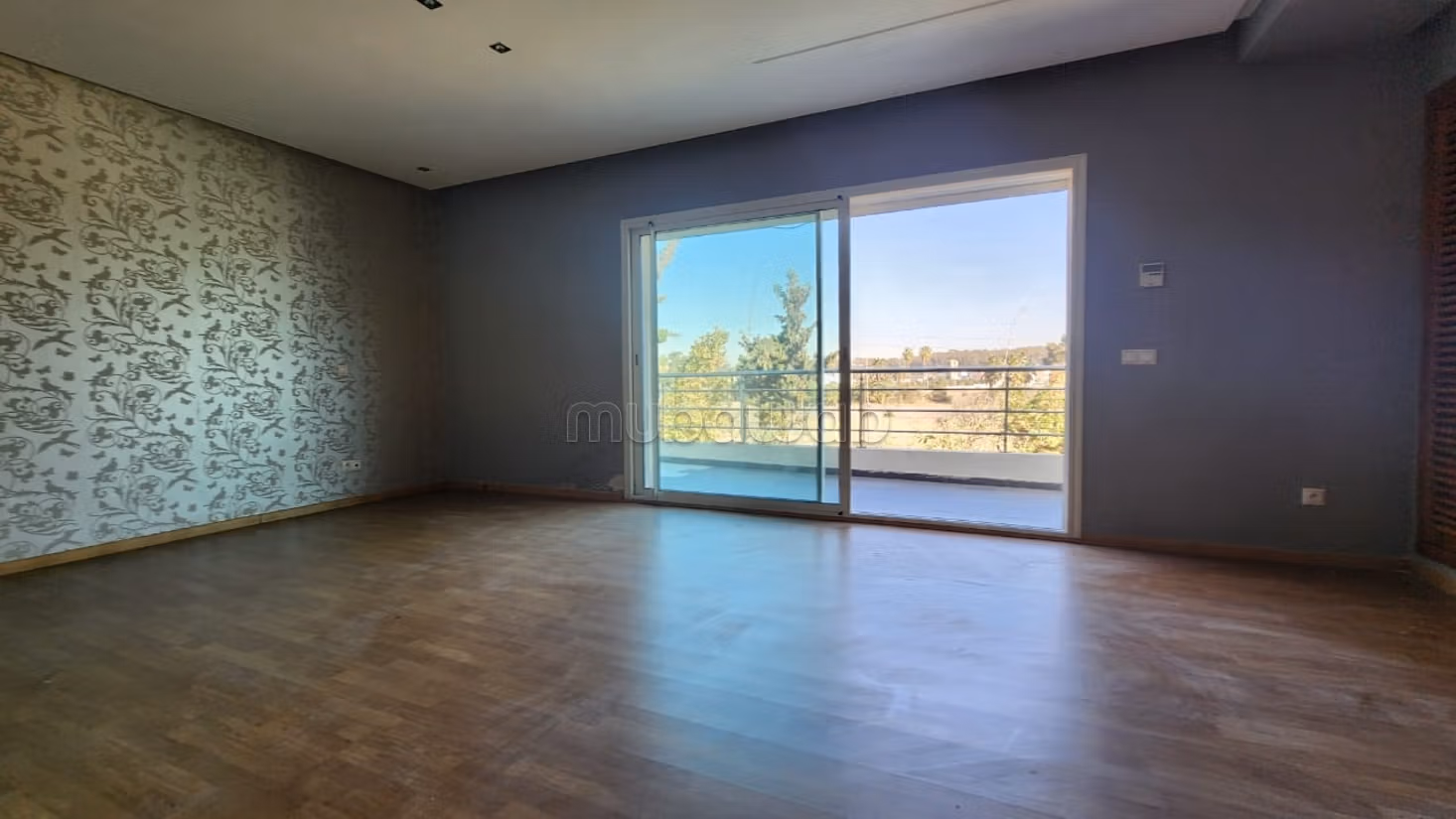 Magnifique villa à vendre 
Bouskoura résidence fermée