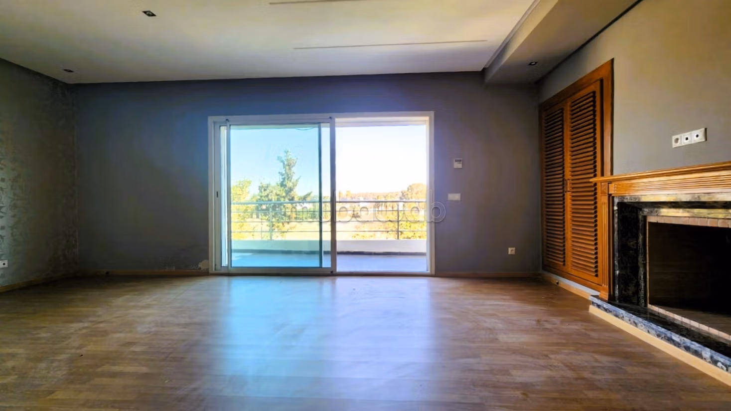 Magnifique villa à vendre 
Bouskoura résidence fermée