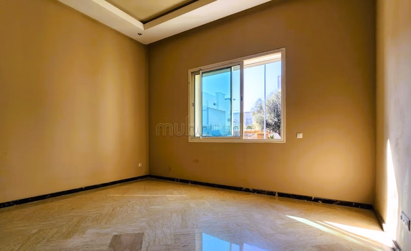 Magnifique villa à vendre 
Bouskoura résidence fermée