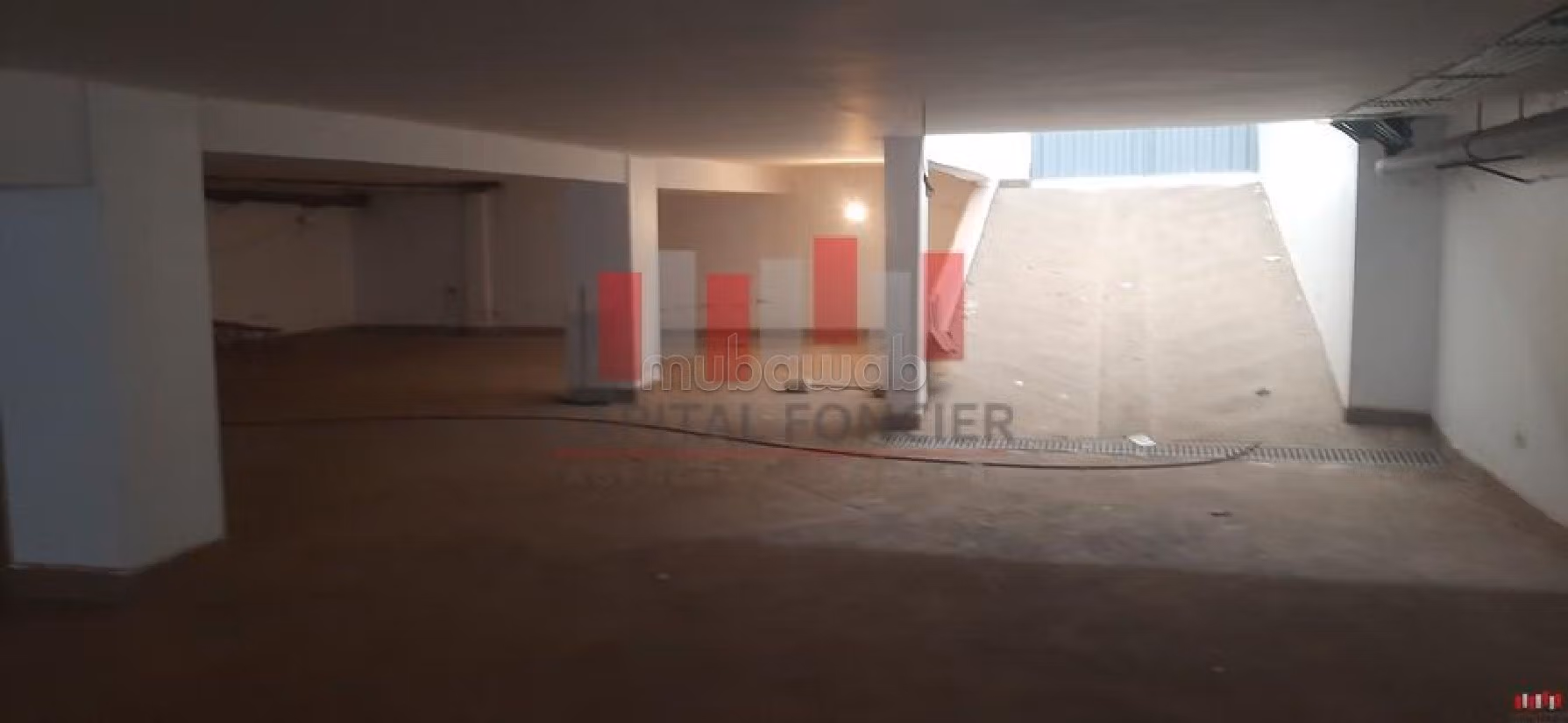 Offices & shops to rent. Small area 900 m²