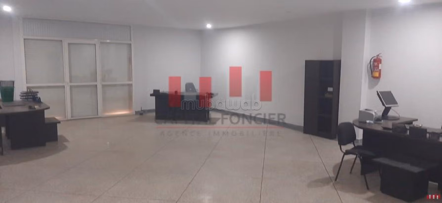 Offices & shops to rent. Small area 900 m²