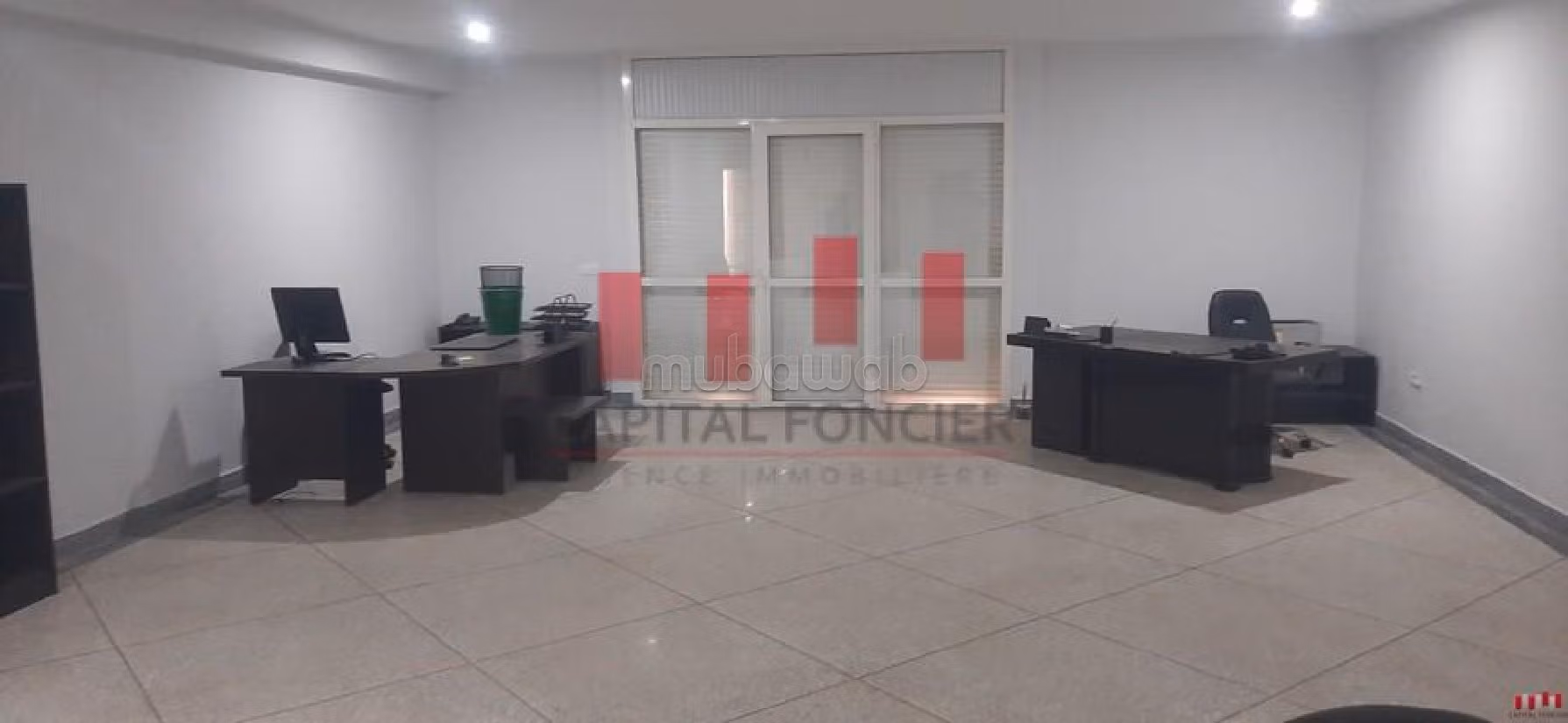 Offices & shops to rent. Small area 900 m²