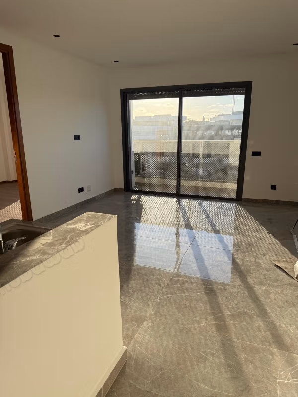 Studio ensoleillé en location vide à CFC