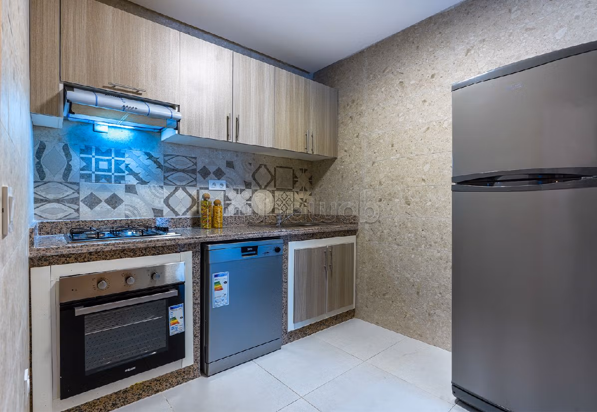 Vendita di uno splendido appartamento a Mesnana. Superficie totale 112 m². Dotato di giardino e ascensore. 