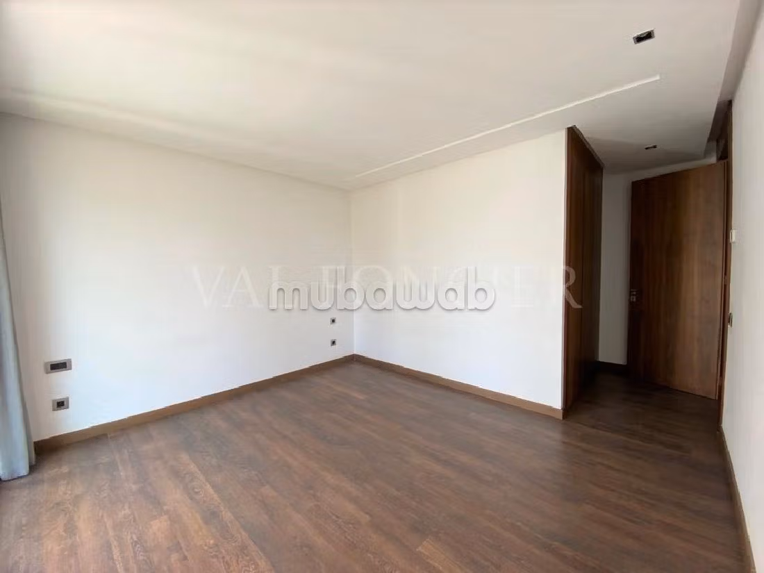 Very nice apartment for rent in Port. 2 lovely rooms. Garden and terrace. 