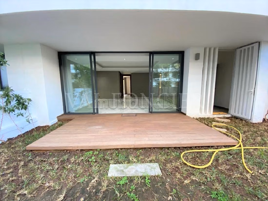 Very nice apartment for rent in Port. 2 lovely rooms. Garden and terrace. 