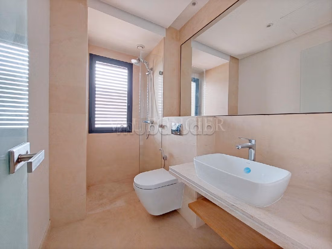 Luxury Villa for rent in Ain Diab. Area of 420 m². Gardeners, Large terrace. 