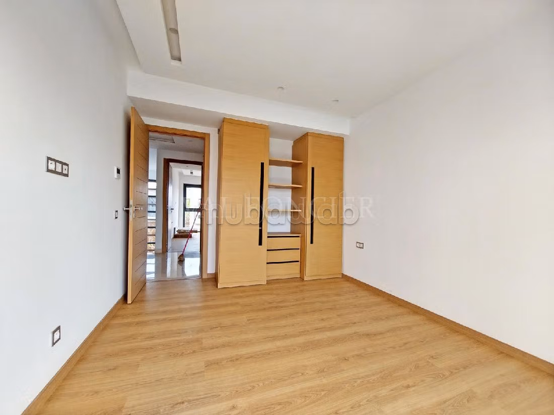 Luxury Villa for rent in Ain Diab. Area of 420 m². Gardeners, Large terrace. 