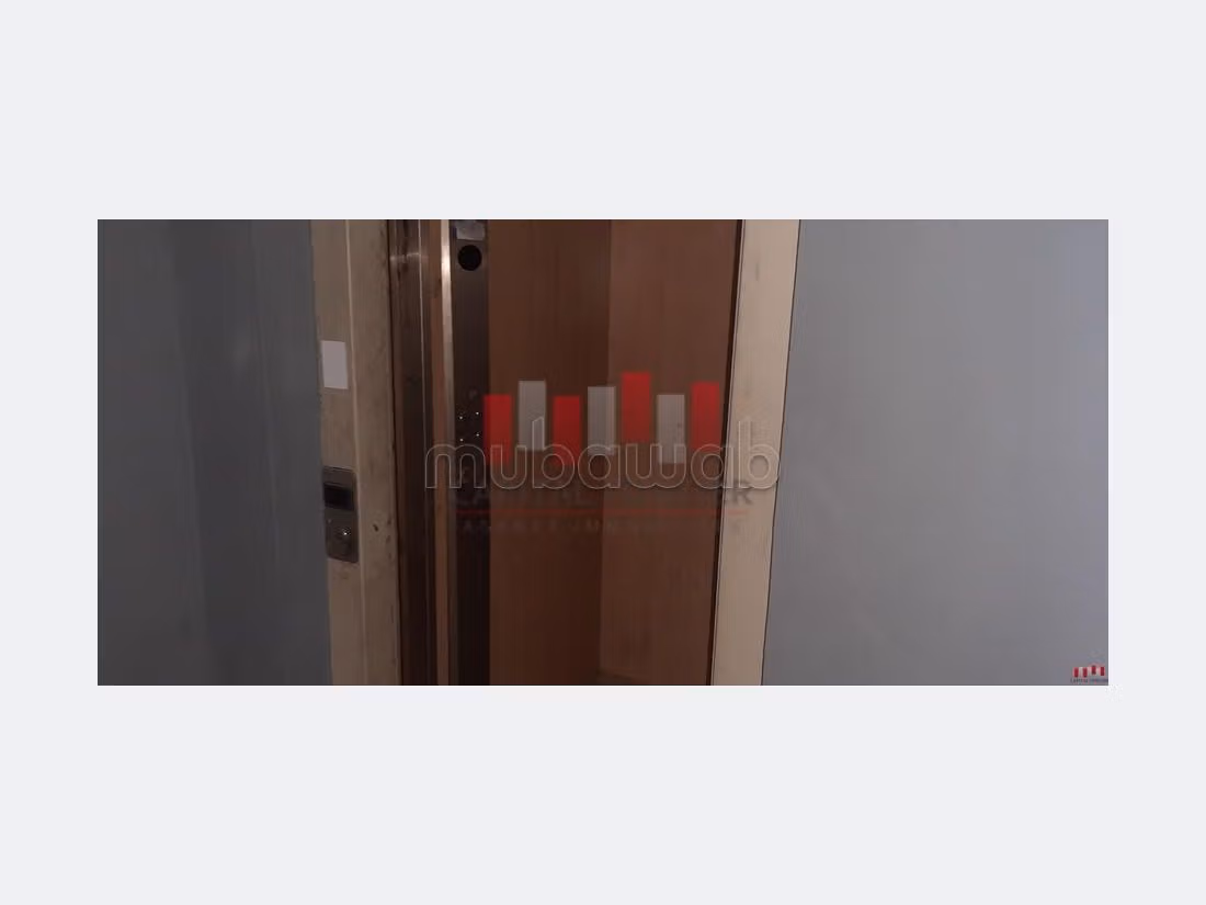 Commercieel vastgoed beschikbaar in Zone industrielle. Oppervlakte 5400 m². 