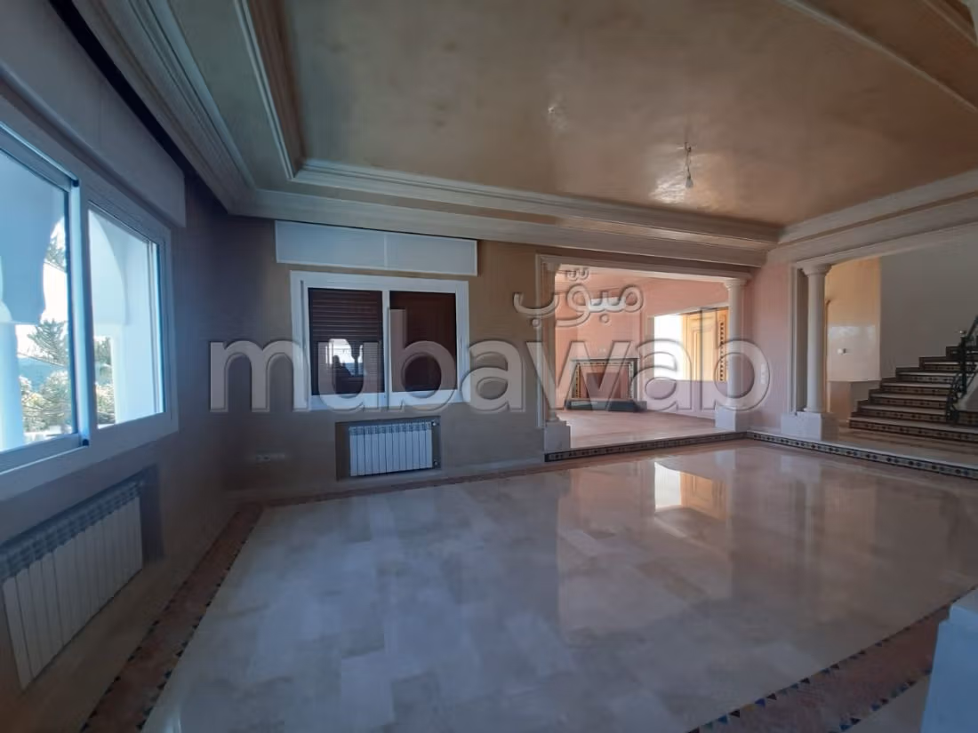 Splendid villa for sale in Cap Spartel. 4 lovely rooms. Beautiful terrace and garden. 