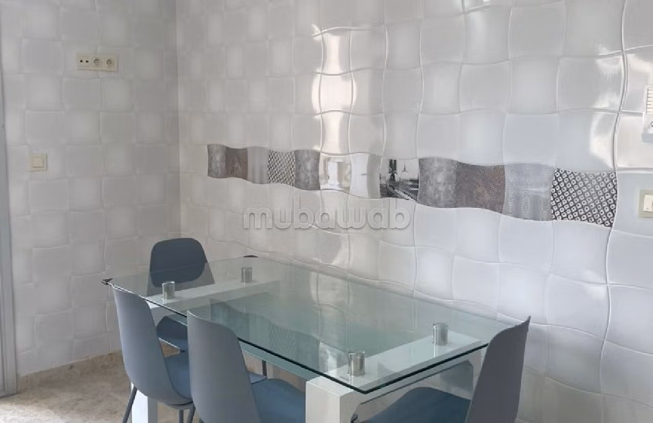 Affitto di uno splendido appartamento a Centre. 4 ampi locali. Ammobiliato