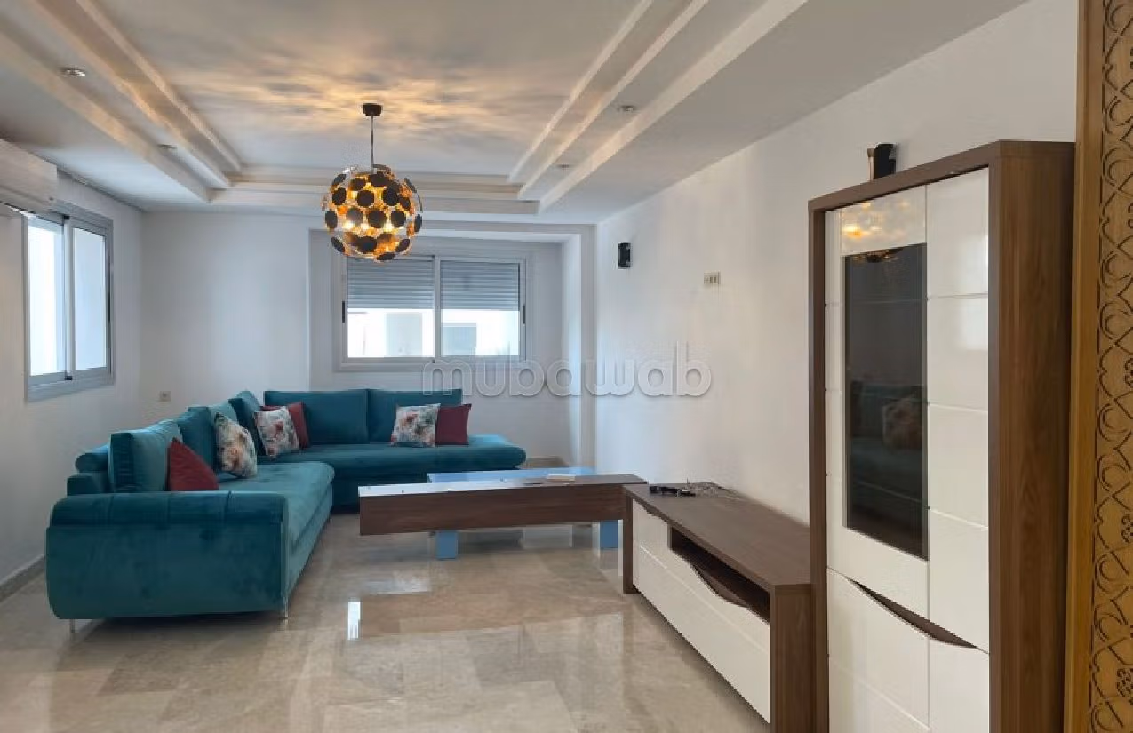 Affitto di uno splendido appartamento a Centre. 4 ampi locali. Ammobiliato