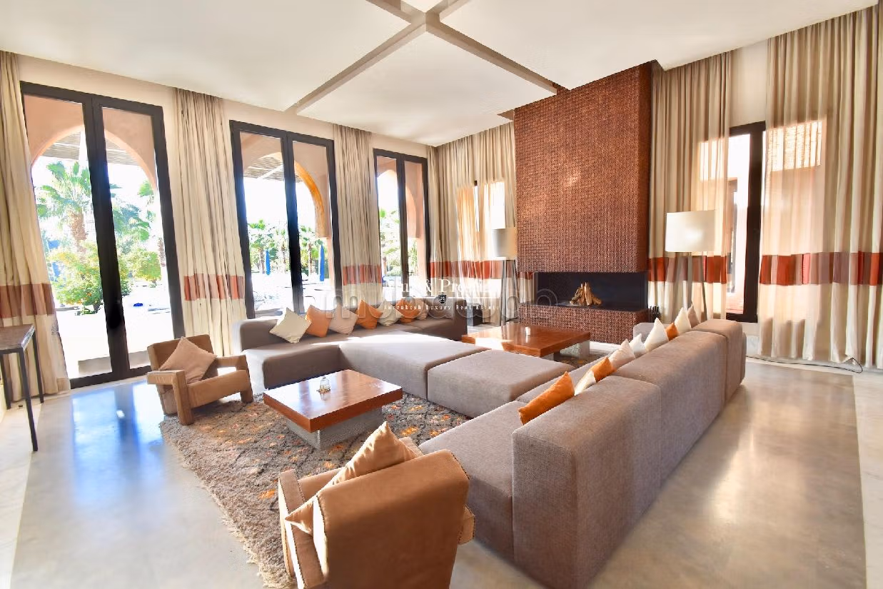 فيلا ممتازة للبيع بالنخيل. المساحة الكلية 800 م². التدفئة. 