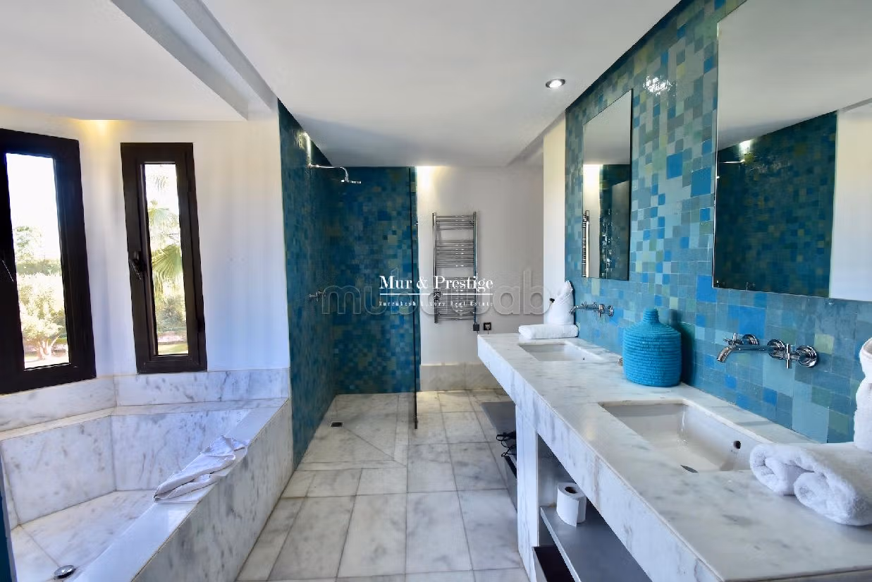 فيلا ممتازة للبيع بالنخيل. المساحة الكلية 800 م². التدفئة. 