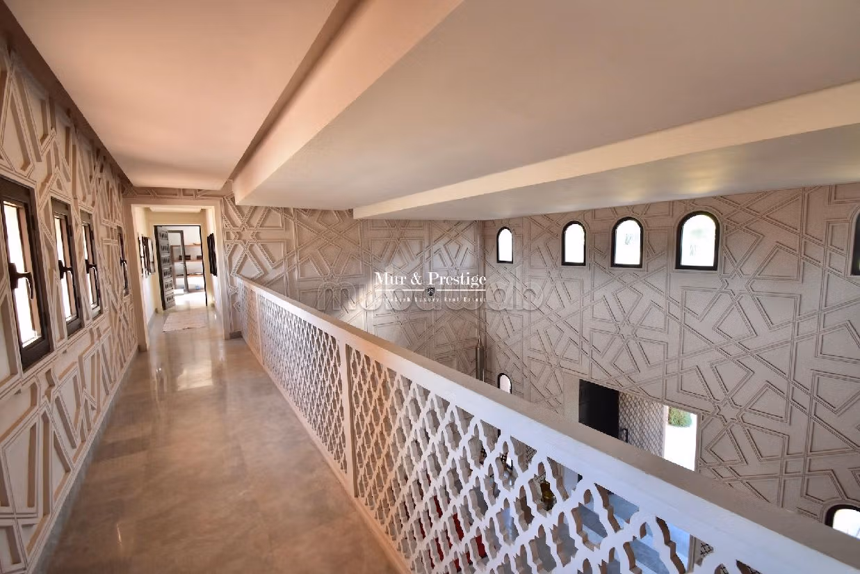 فيلا ممتازة للبيع بالنخيل. المساحة الكلية 800 م². التدفئة. 