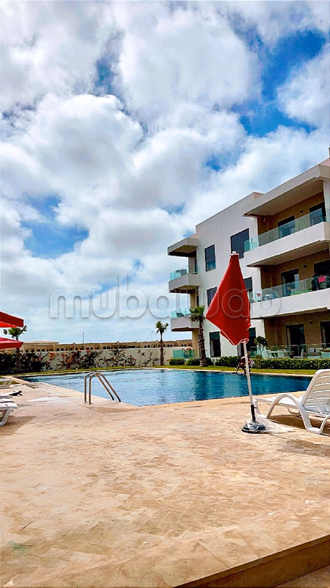 Vendita appartamento. 2 camere. Salone in stile marocchino e antenna parabolica. 