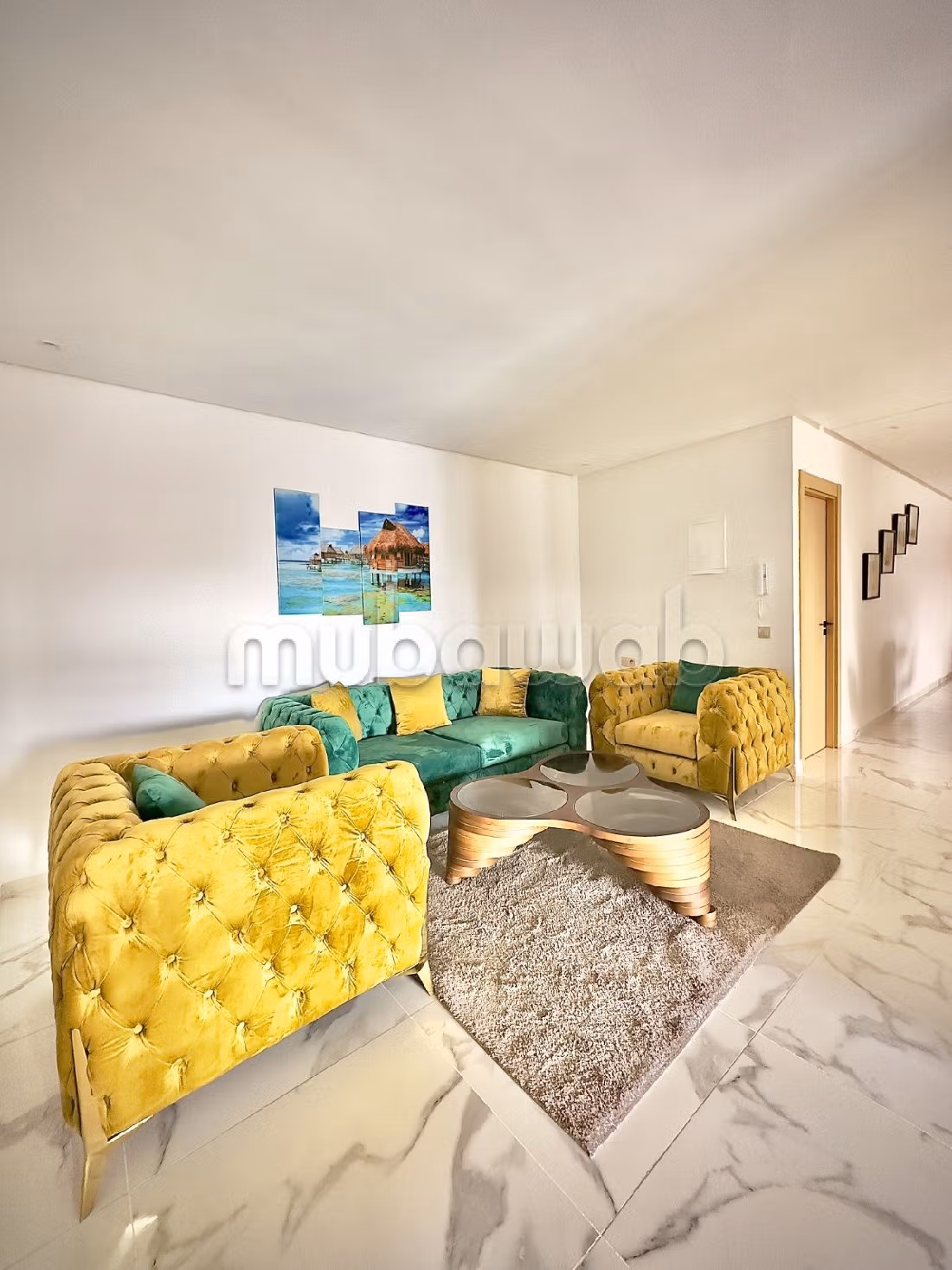 Vendita appartamento. 2 camere. Salone in stile marocchino e antenna parabolica. 