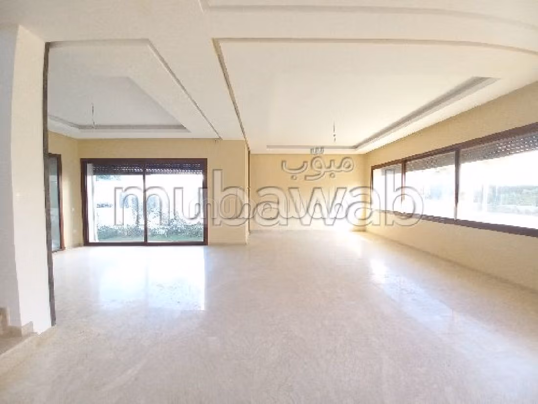 suntuosa casa en venta. Gran superficie 500 m². Conserje y aire condicionado. 