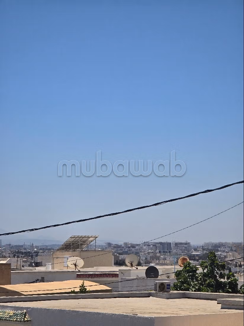 منزل رائع للشراء ب المرسى. 4 غرف جميلة. حديقة وشرفة. 