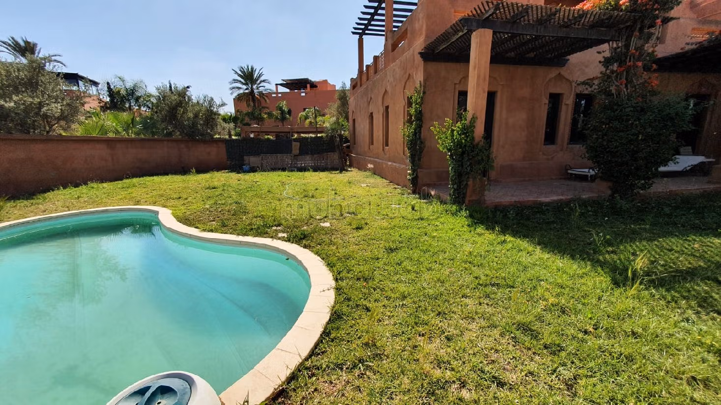 High quality house for sale in Ennakhil (Palmeraie). 3 rooms. Residence with swimming pool, Air conditioning. 