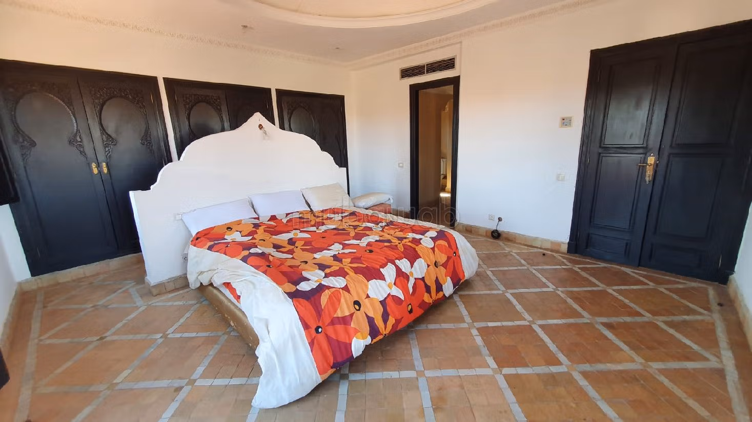 High quality house for sale in Ennakhil (Palmeraie). 3 rooms. Residence with swimming pool, Air conditioning. 