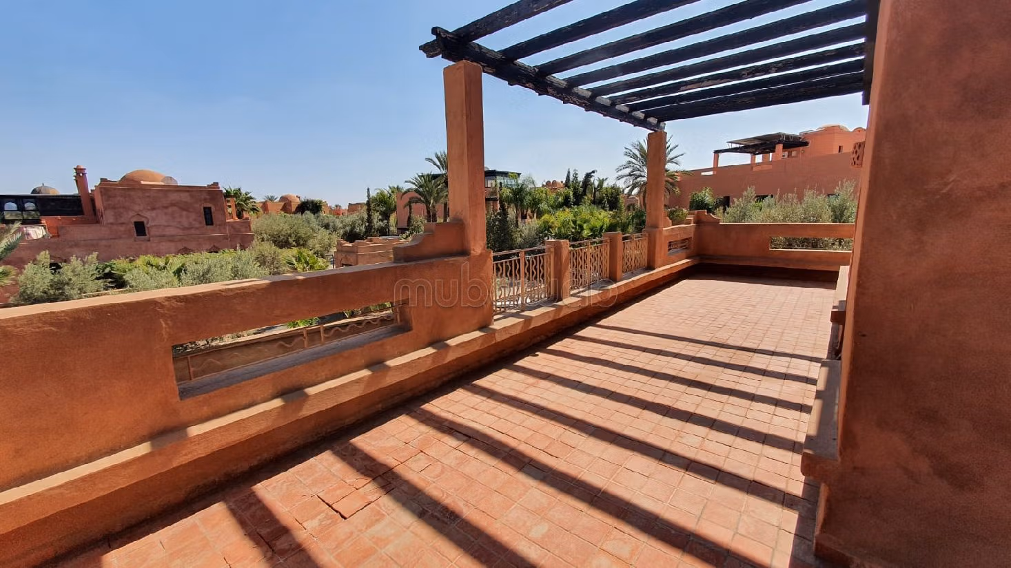 High quality house for sale in Ennakhil (Palmeraie). 3 rooms. Residence with swimming pool, Air conditioning. 