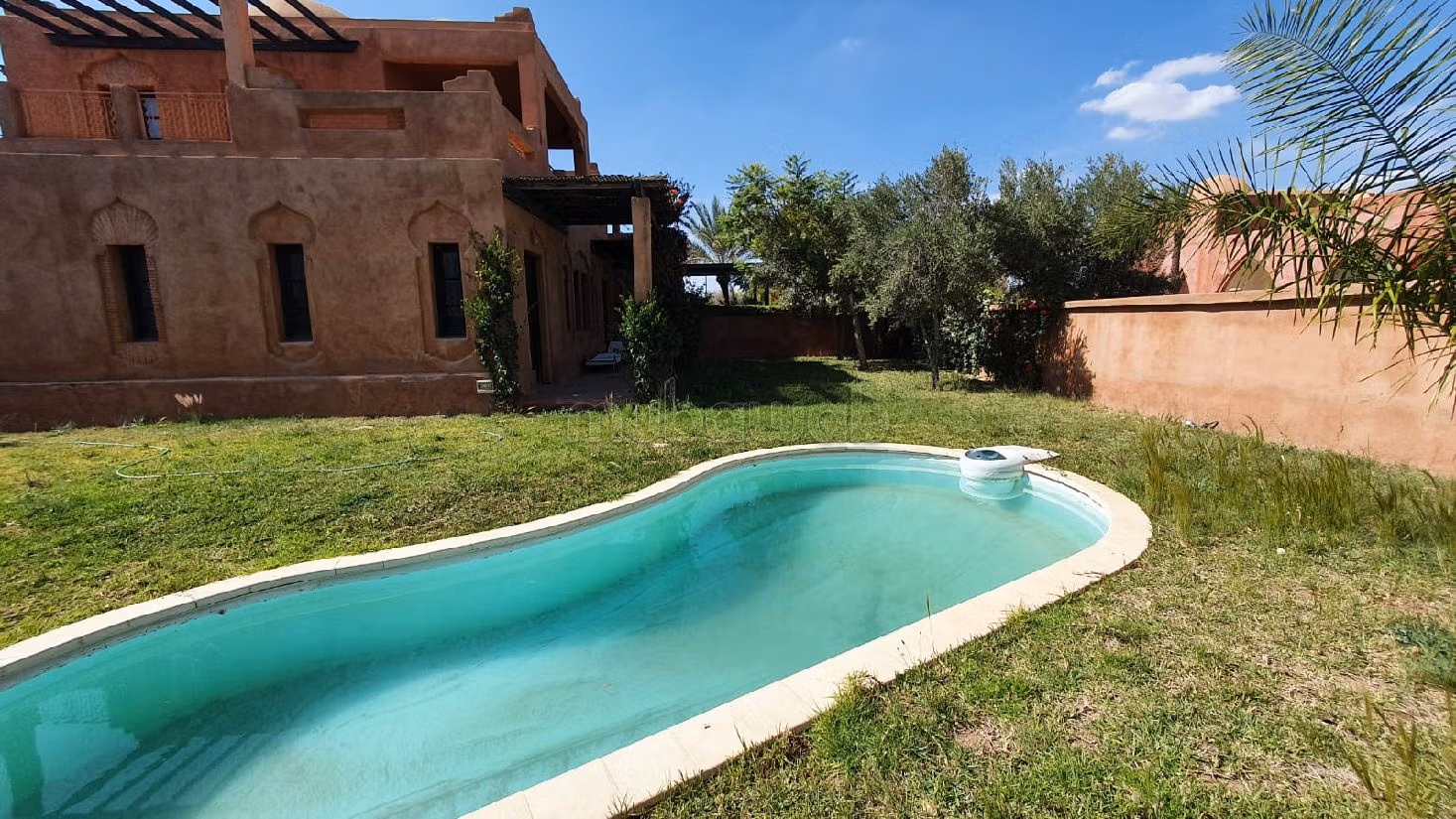 High quality house for sale in Ennakhil (Palmeraie). 3 rooms. Residence with swimming pool, Air conditioning. 