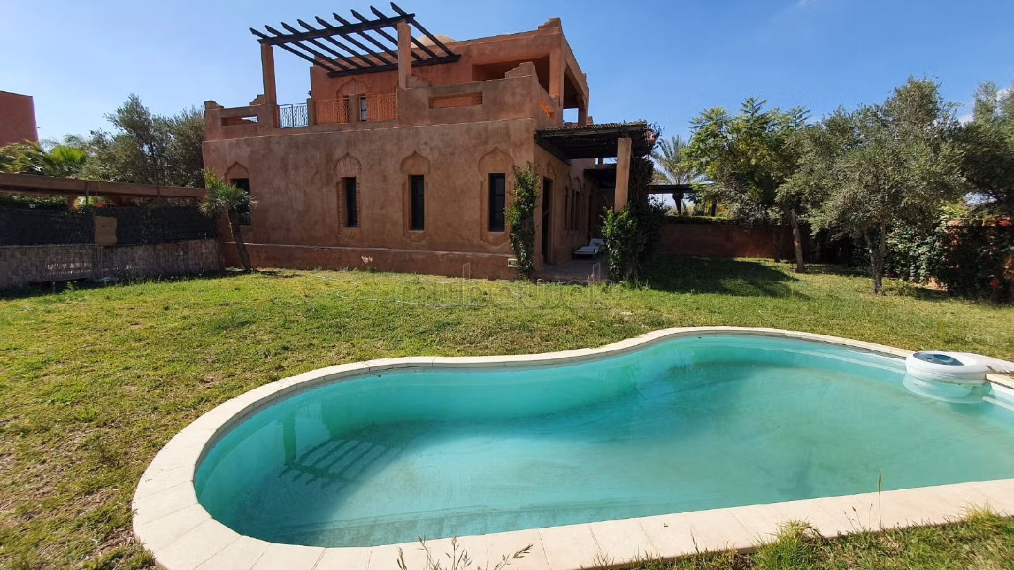 High quality house for sale in Ennakhil (Palmeraie). 3 rooms. Residence with swimming pool, Air conditioning. 