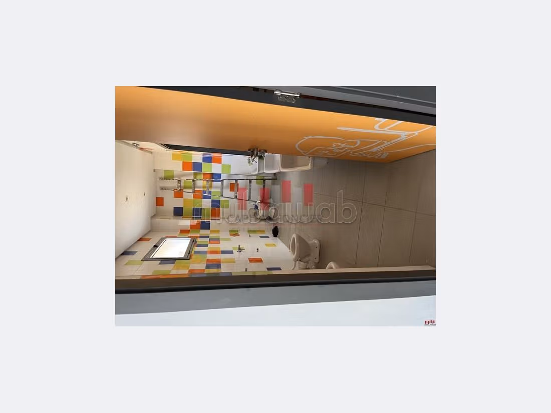 Oficinas y locales comerciales en venta en Les princesses. Area 461 m². 