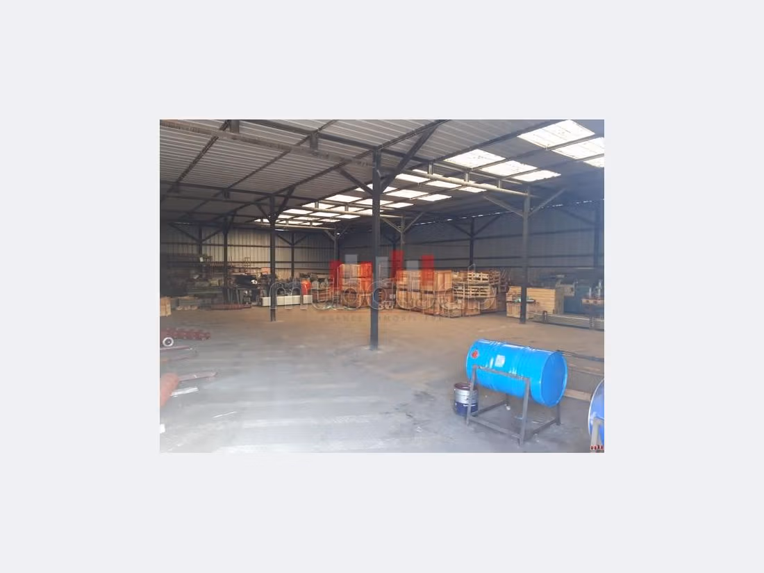 مكاتب ومحلات للبيع ببوسكورة. المساحة الكلية 8000 م². 