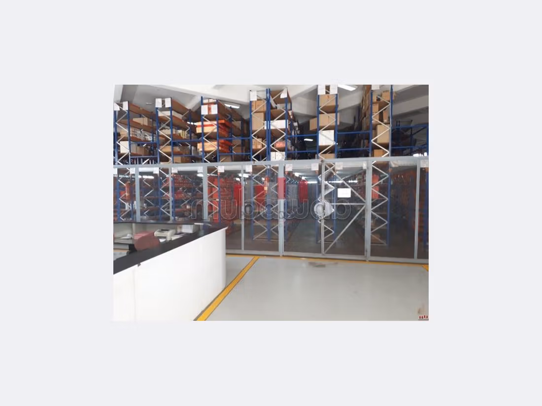 مكاتب ومحلات للبيع ببوسكورة. المساحة الكلية 8000 م². 