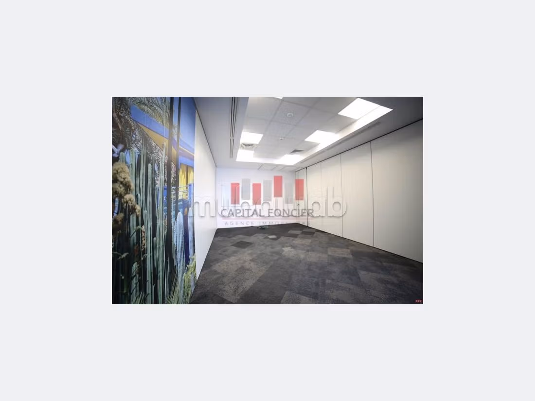 Comodo ufficio in affitto a Anfa. Superficie di 900 m². Sistema di climatizzazione. 