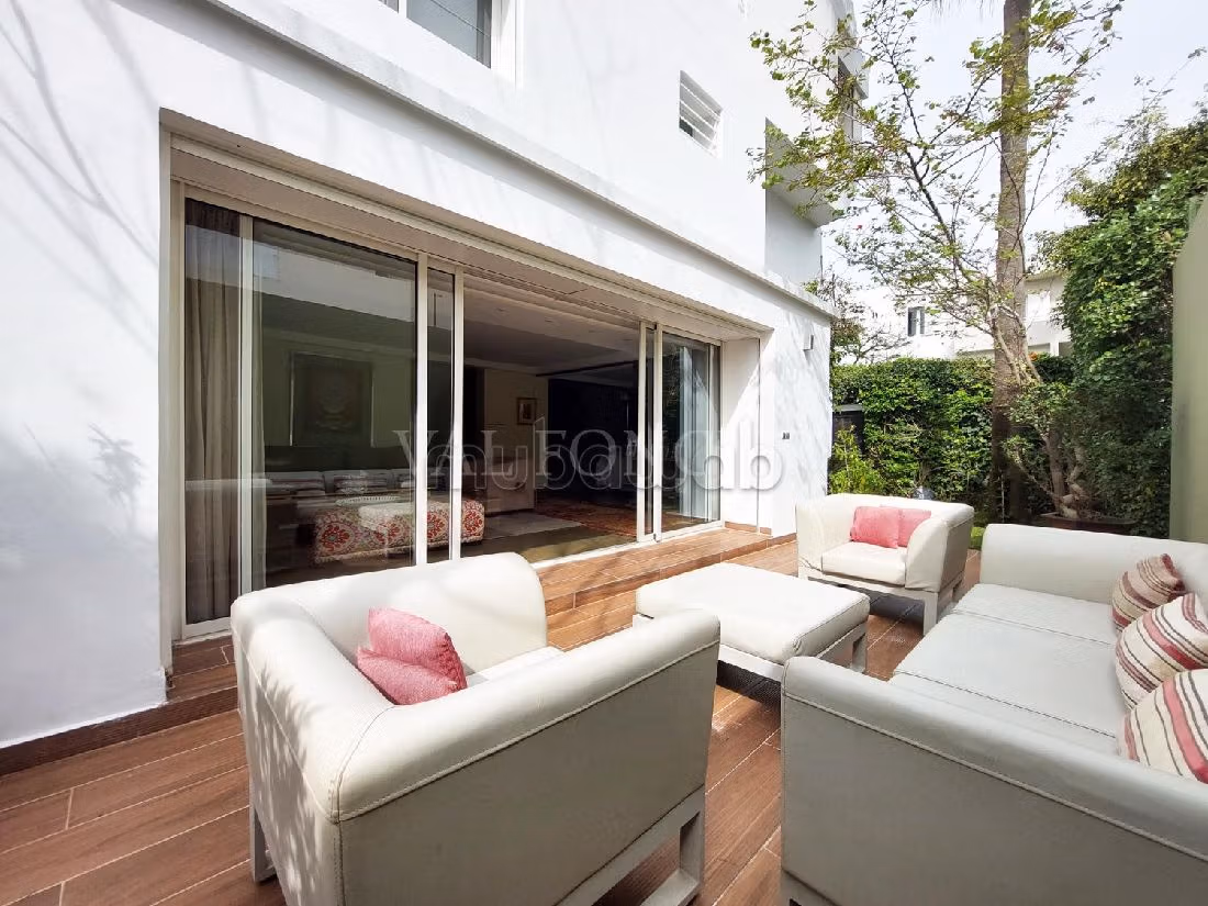 Maestosa residenza di lusso in affitto a Anfa. Superficie 300 m². Con camino e aria condizionata