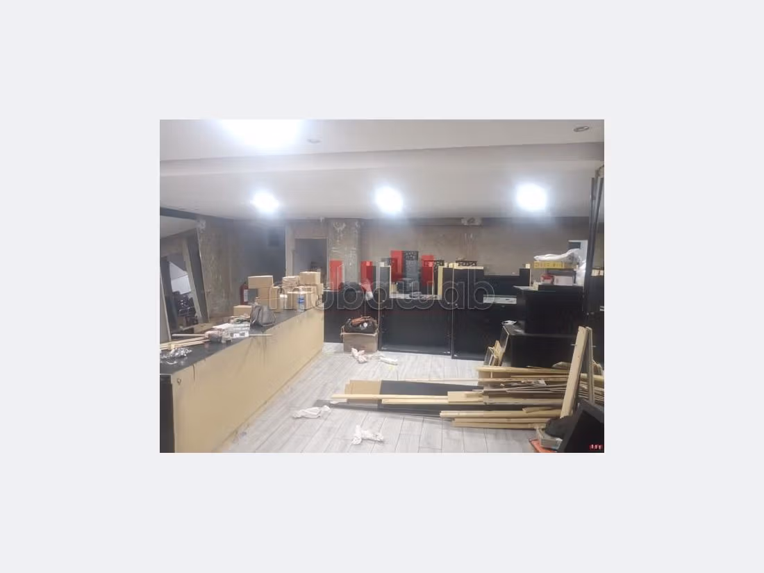 Te huur: commercieel vastgoed in Gauthier. Oppervlakte 250 m². 