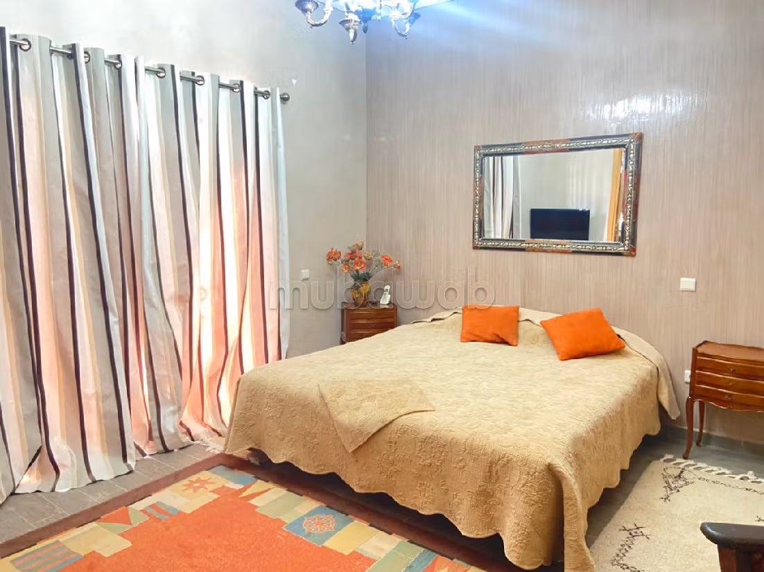 High quality house for sale in Route de Fez. 6 large living areas. Swimming pool and fireplace. 