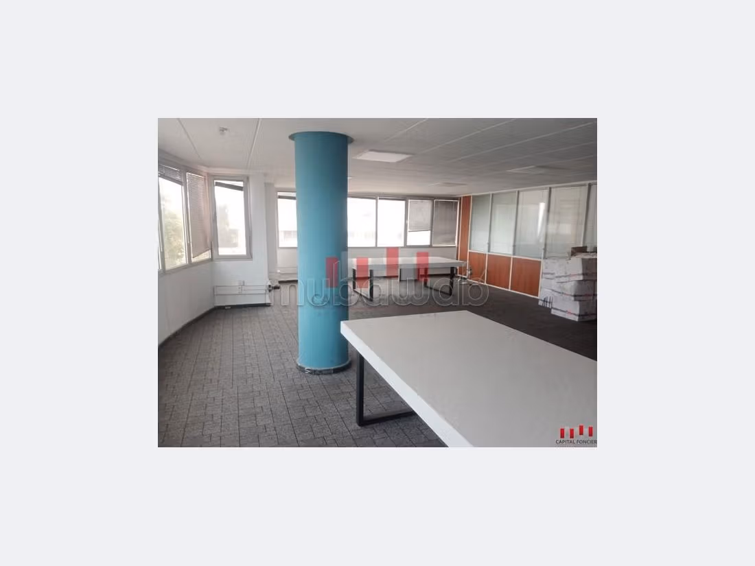 Offices for rent in Sidi Maarouf. Area of 214 m². 