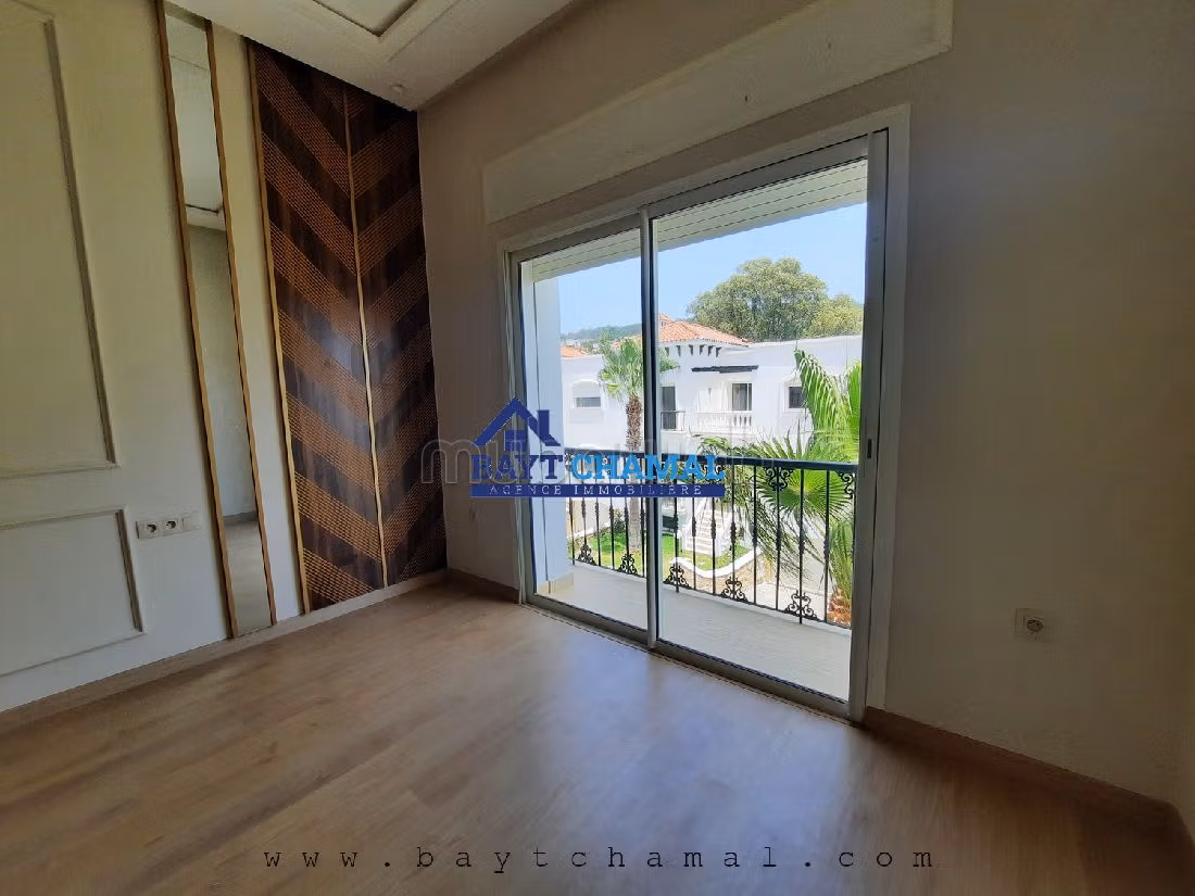 Villa de alto standing en venta en Jbel Kbir. 5 dormitorios. Espacios verdes, Balcón.