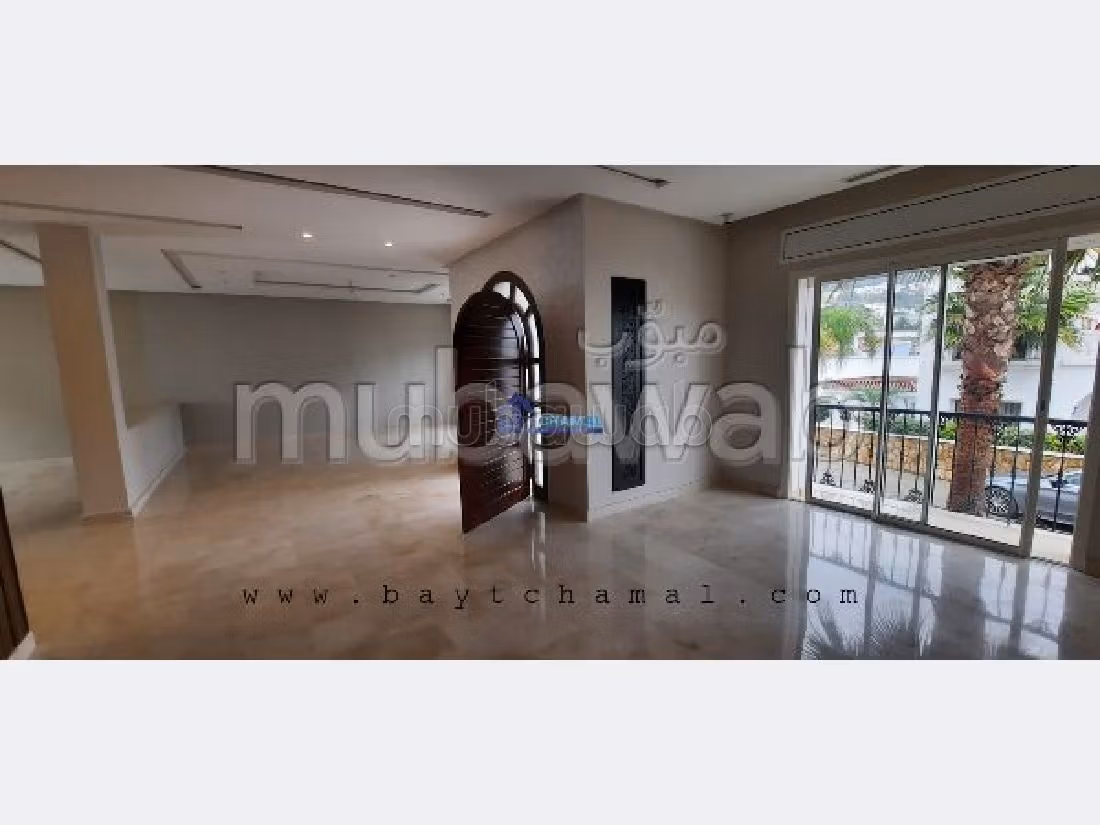 Villa de alto standing en venta en Jbel Kbir. 5 dormitorios. Espacios verdes, Balcón.