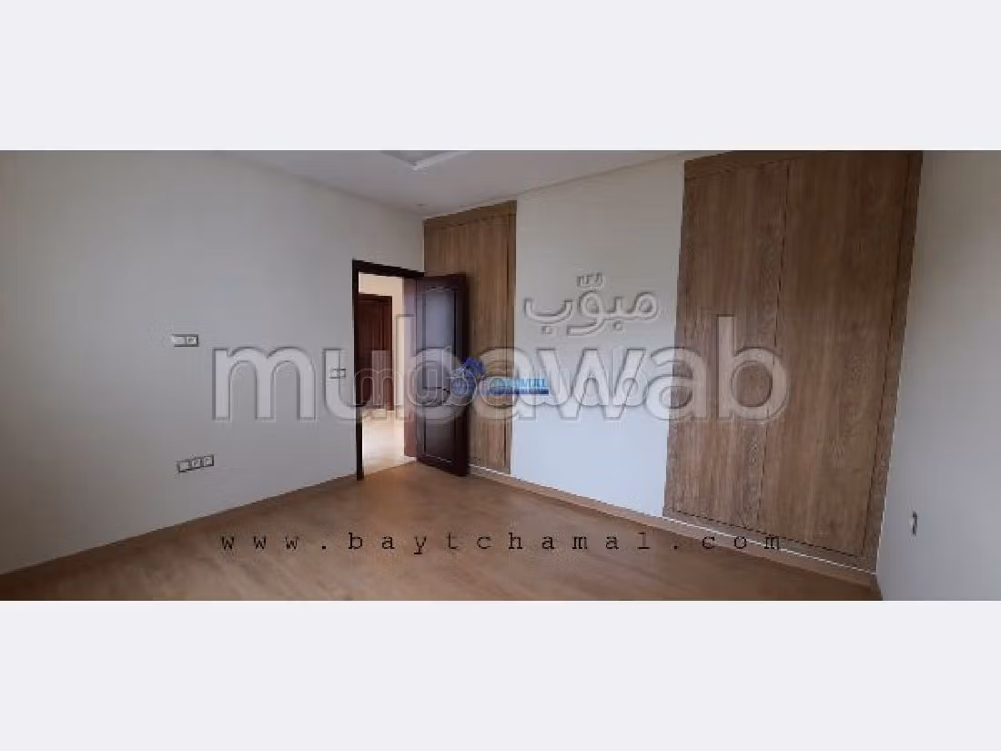 Villa de alto standing en venta en Jbel Kbir. 5 dormitorios. Espacios verdes, Balcón.