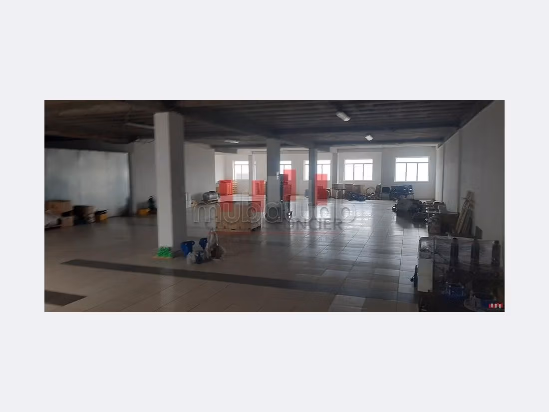 Acquista il locale commerciale adatto alla tua attività a Zone Industrielle. Superficie totale 3300 m². 