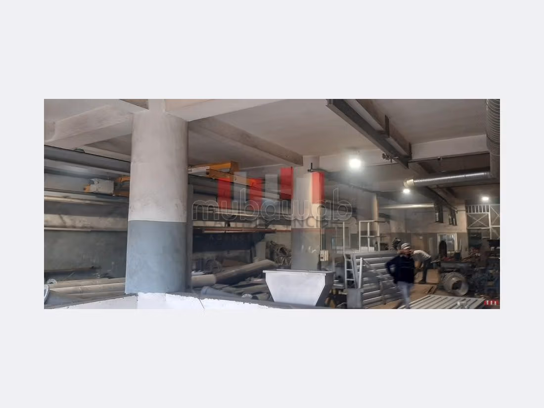 Acquista il locale commerciale adatto alla tua attività a Zone Industrielle. Superficie totale 3300 m². 