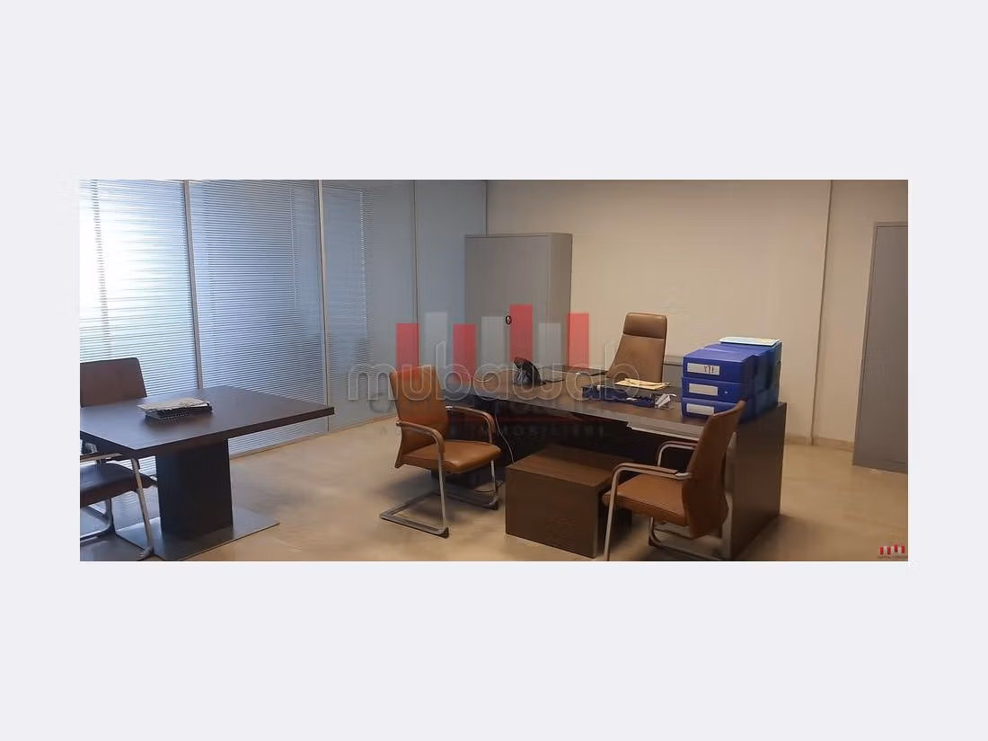 Acquista il locale commerciale adatto alla tua attività a Zone Industrielle. Superficie totale 3300 m². 