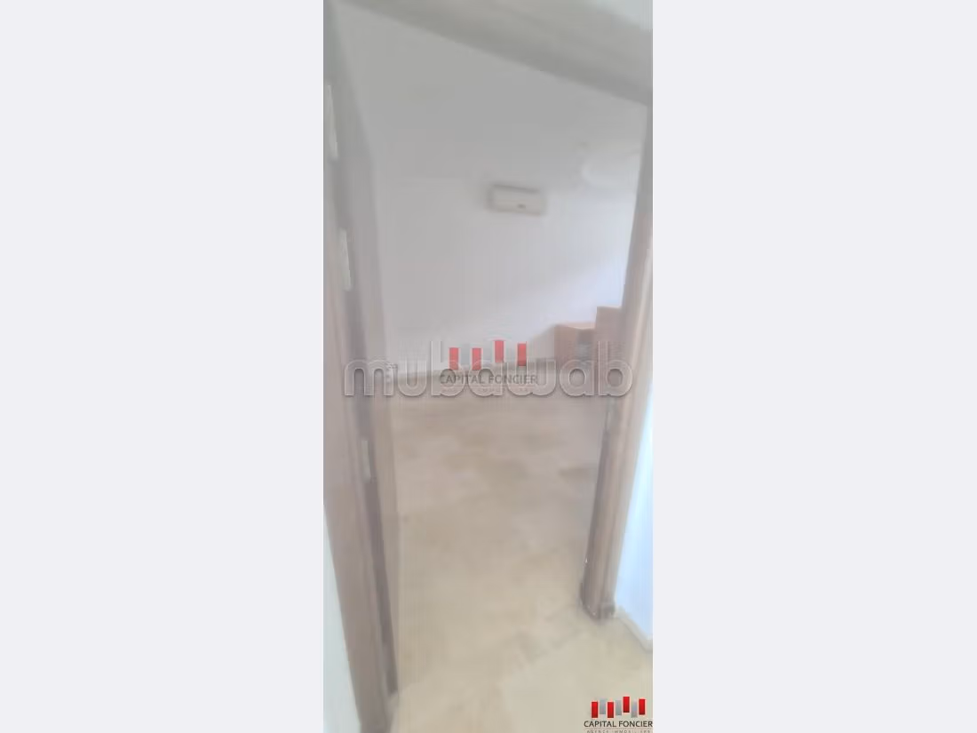 Ufficio disponibile in affitto a Bernoussi. Superficie totale 190 m². 