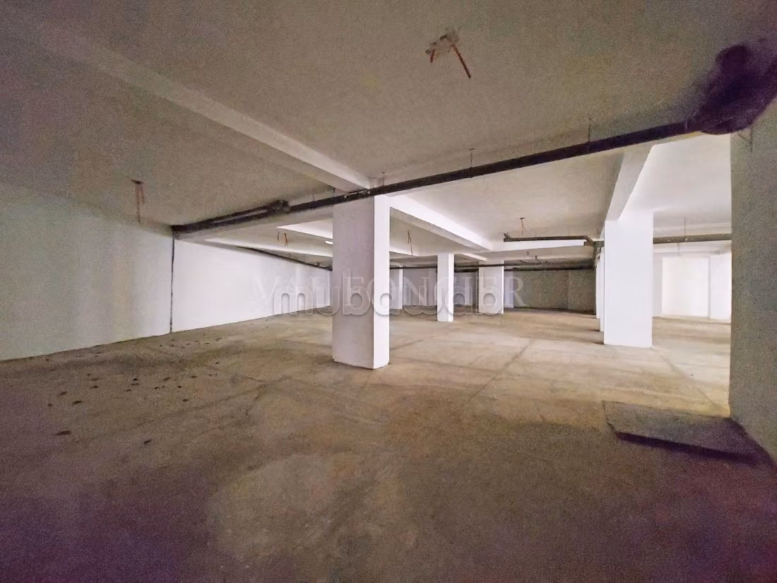 Offices & shops to rent in Bourgogne Ouest. Area 1000 m²