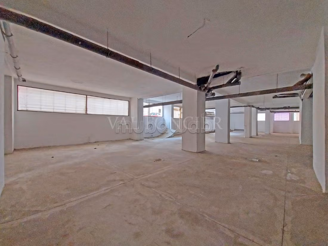 Offices & shops to rent in Bourgogne Ouest. Area 1000 m²