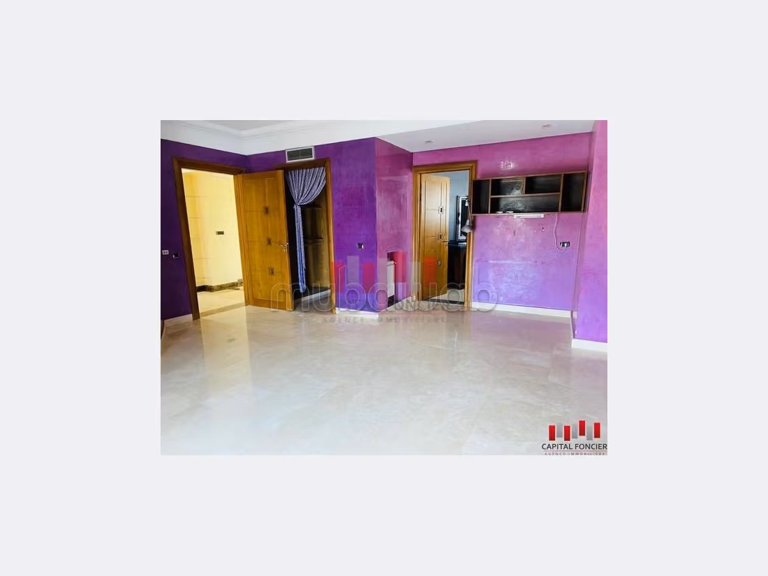 High quality villa rental in Ain Diab. Small area 1400 m². Air-conditioned. 