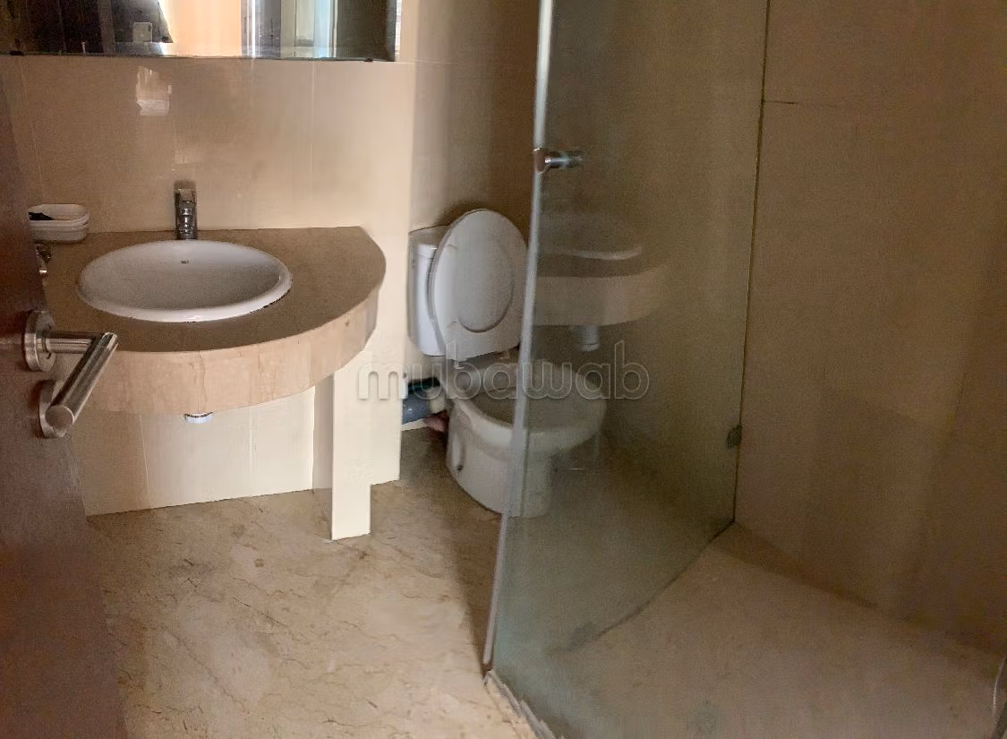 شقة للبيع ب منظرنا. المساحة الإجمالية 60 م². مصعد ومرآب. 